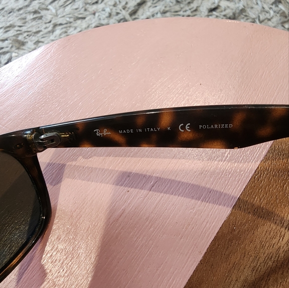 Ray Ban New Wayfarer Polarized - Picture 1 of 3